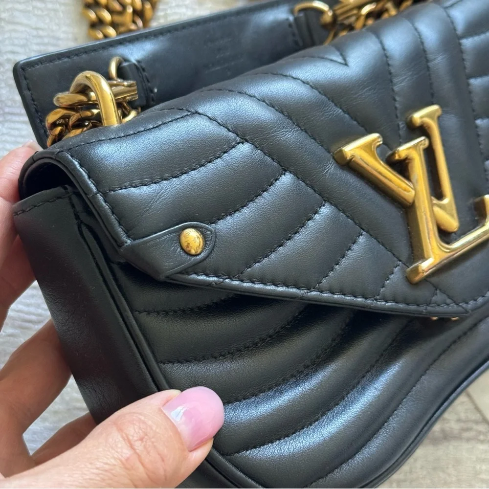 Louis Vuitton Wave Black Quilted Shoulder/Crossbody Bag, Authentic - Picture 4 of 16